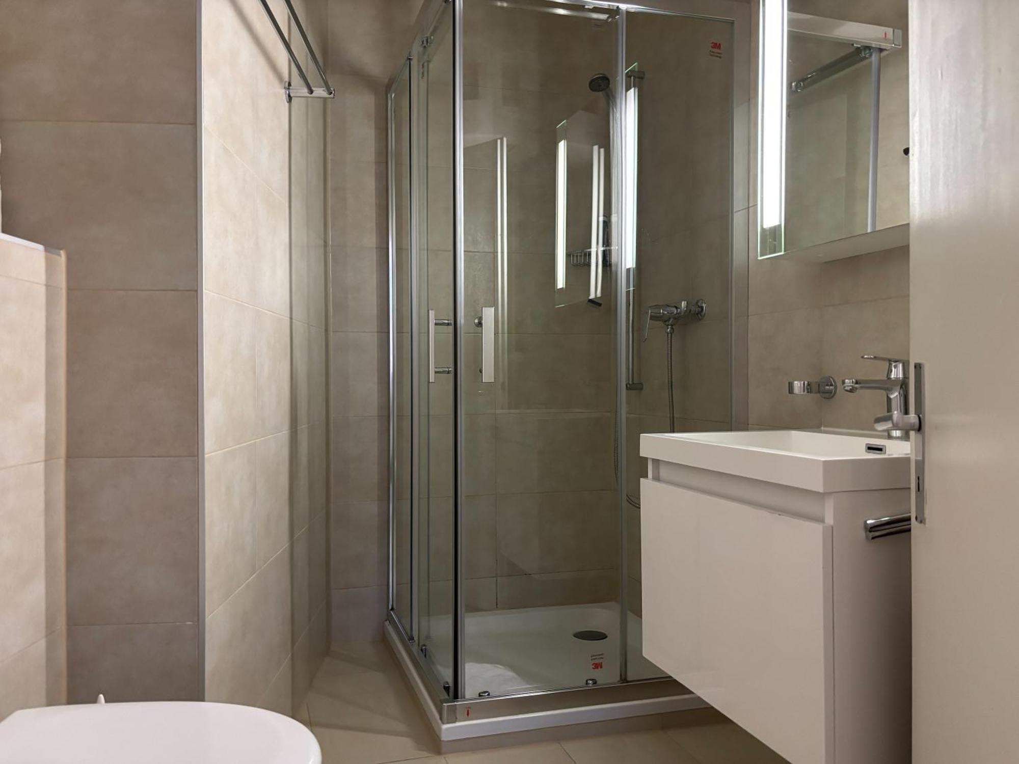 Charmant Appartement Au Coeur De Sion Luaran gambar